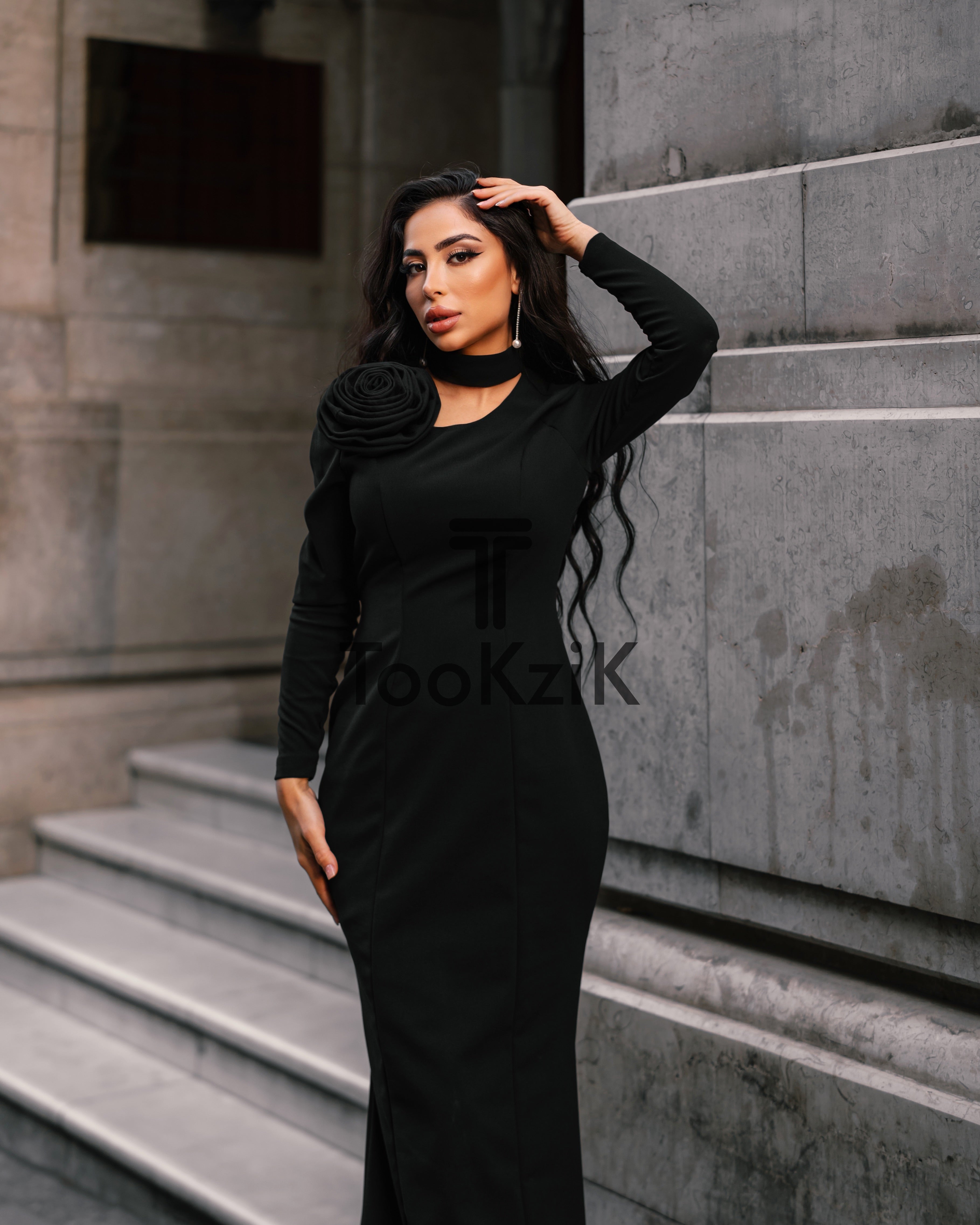 فستان ريا الأسود